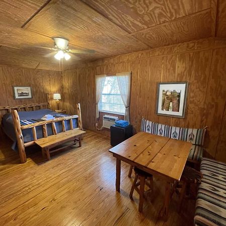 West 1077 Guest Ranch - Retreat Bed and Breakfast Tarpley Exteriör bild