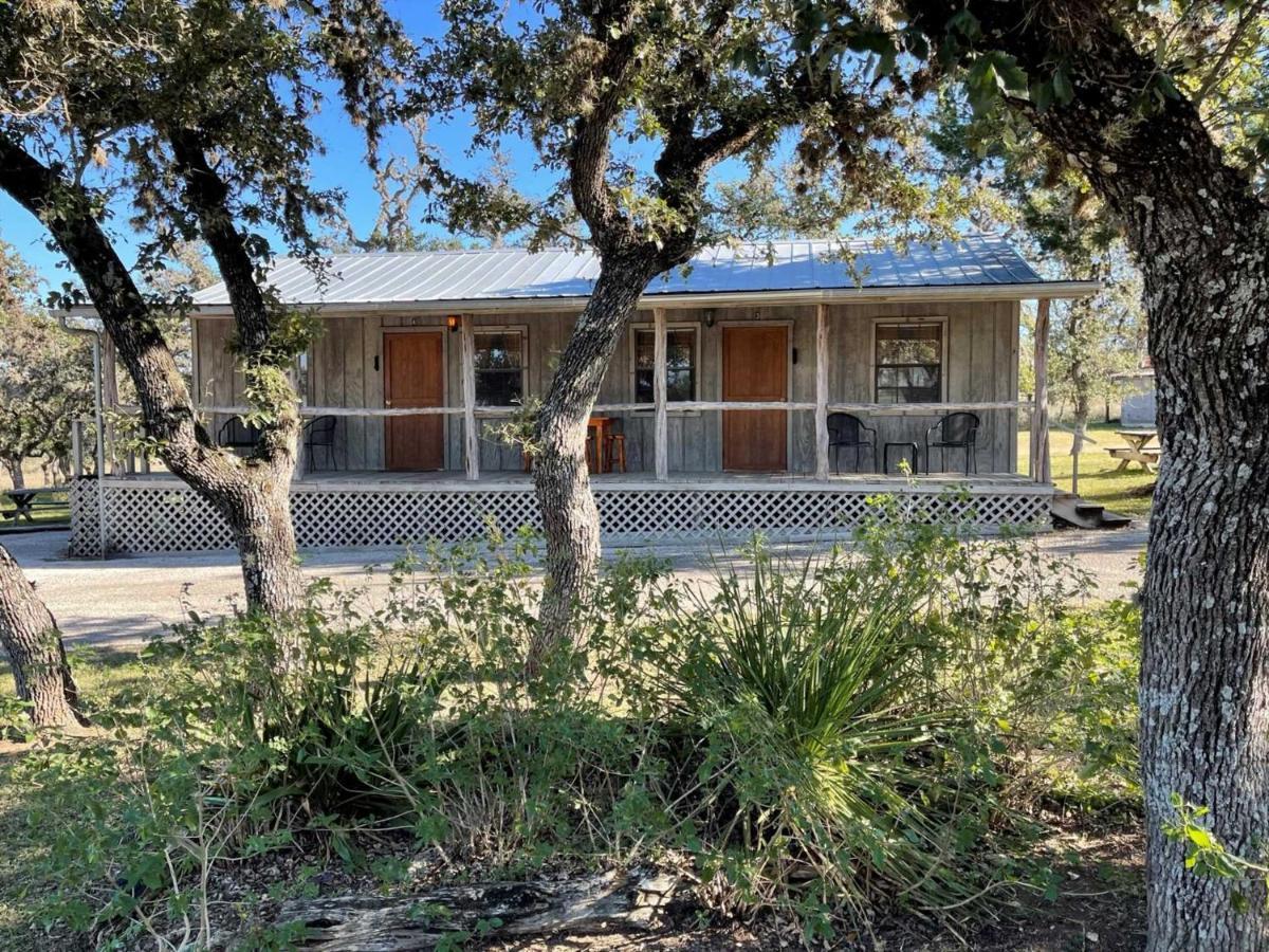 West 1077 Guest Ranch - Retreat Bed and Breakfast Tarpley Exteriör bild