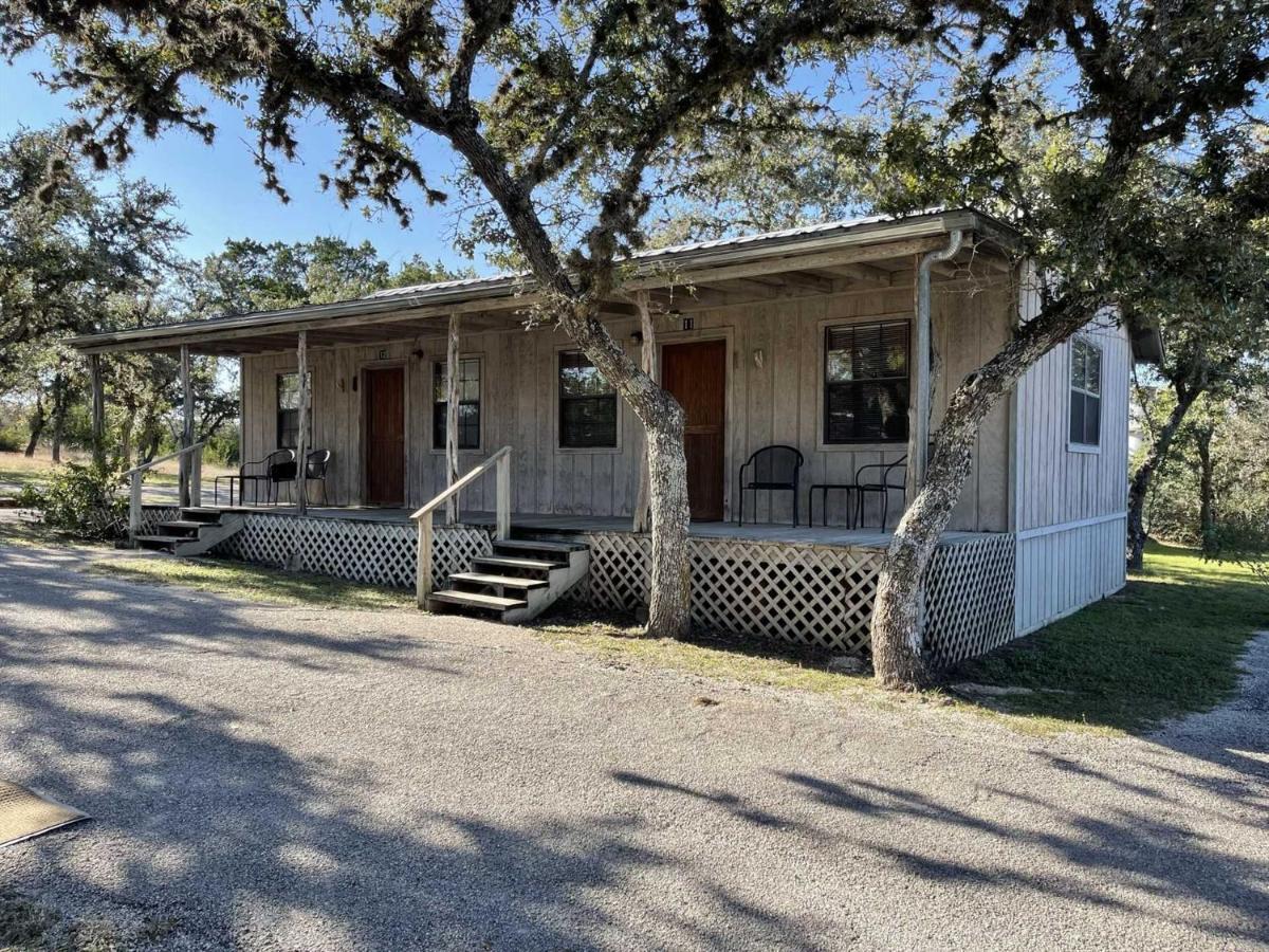 West 1077 Guest Ranch - Retreat Bed and Breakfast Tarpley Exteriör bild
