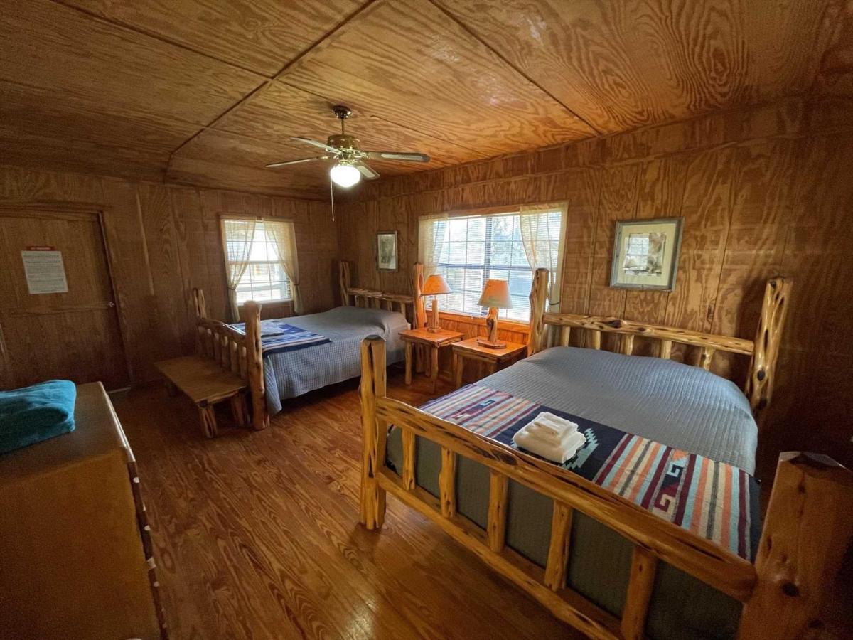 West 1077 Guest Ranch - Retreat Bed and Breakfast Tarpley Exteriör bild