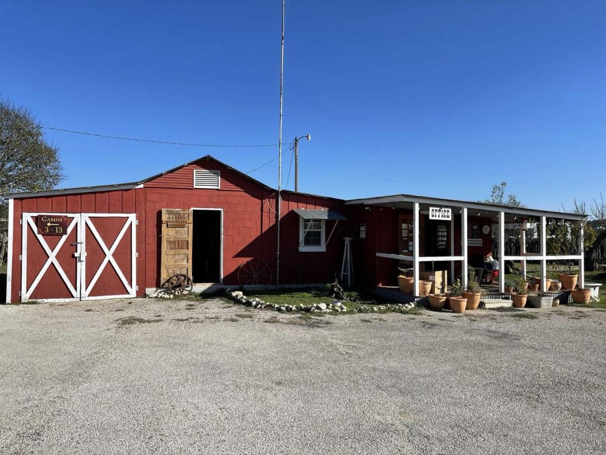West 1077 Guest Ranch - Retreat Bed and Breakfast Tarpley Exteriör bild