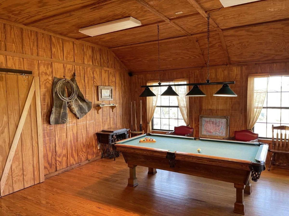 West 1077 Guest Ranch - Retreat Bed and Breakfast Tarpley Exteriör bild