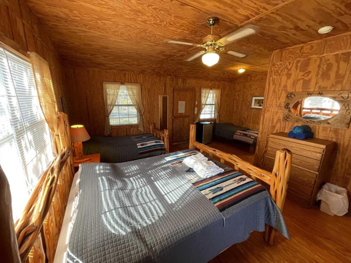West 1077 Guest Ranch - Retreat Bed and Breakfast Tarpley Exteriör bild