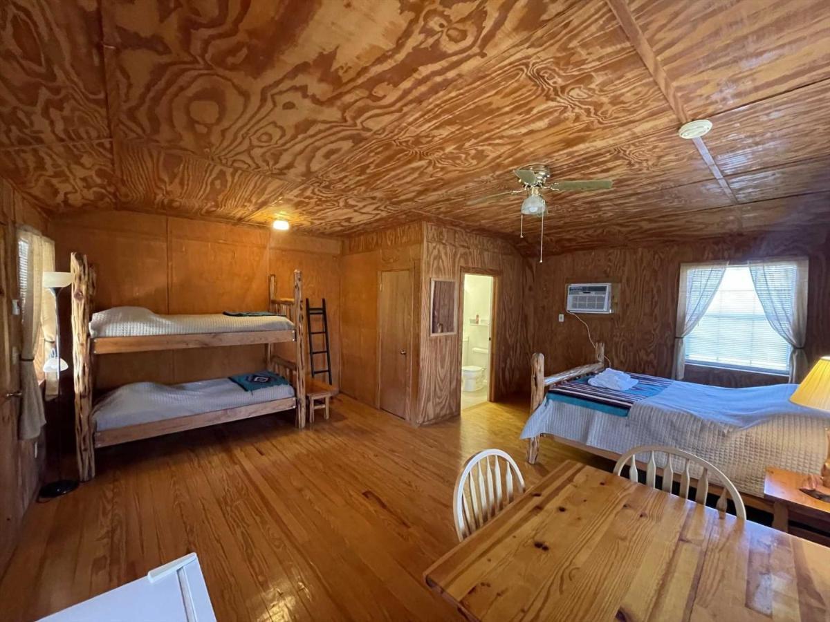 West 1077 Guest Ranch - Retreat Bed and Breakfast Tarpley Exteriör bild