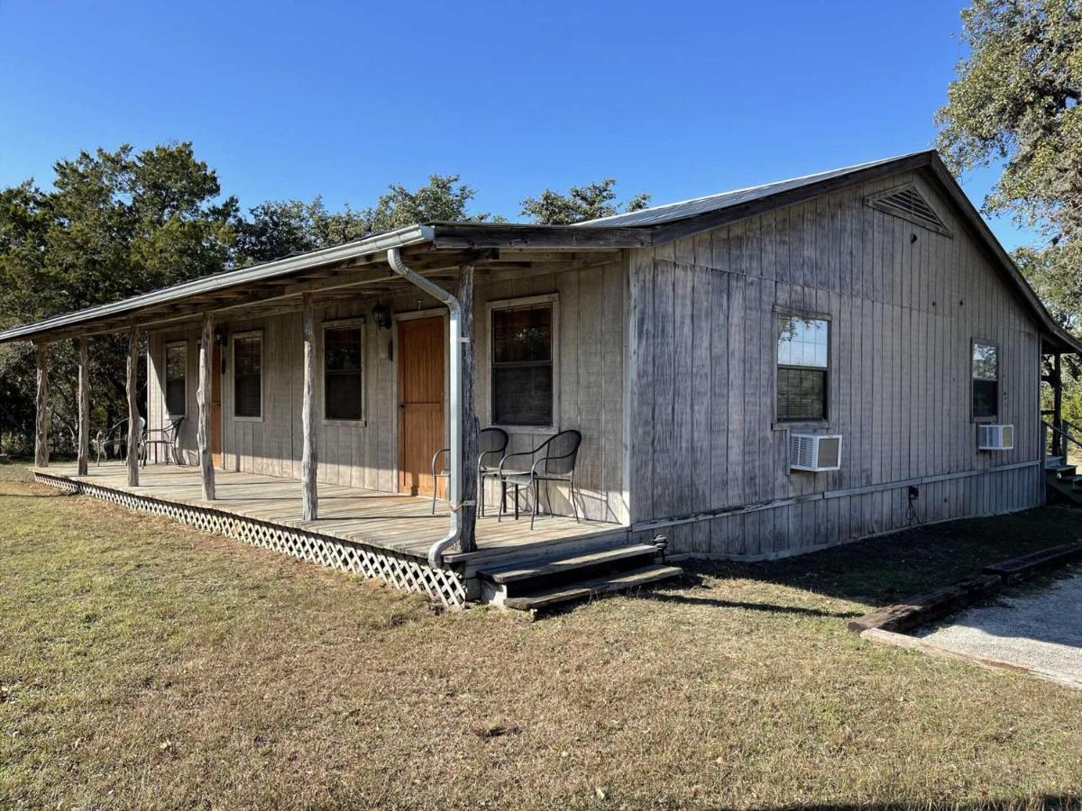 West 1077 Guest Ranch - Retreat Bed and Breakfast Tarpley Exteriör bild