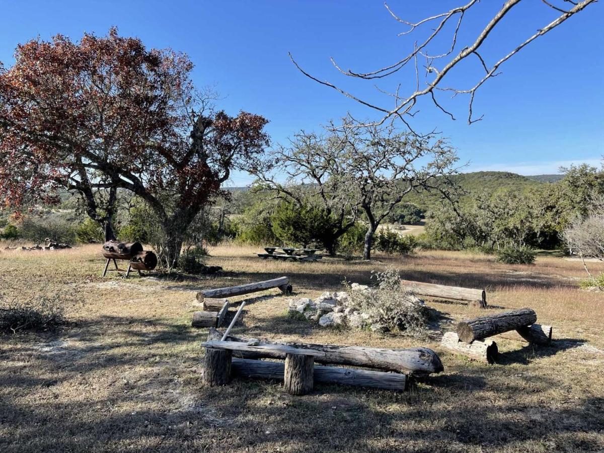 West 1077 Guest Ranch - Retreat Bed and Breakfast Tarpley Exteriör bild